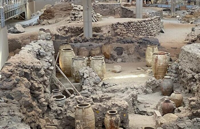 Santorini archaeology tour