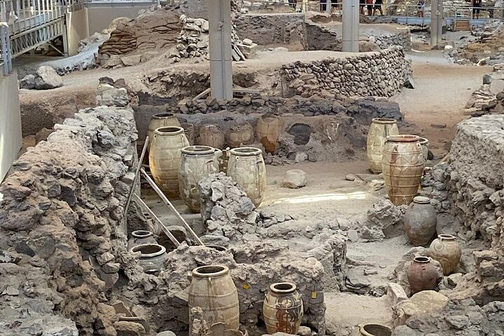 Santorini archaeology tour