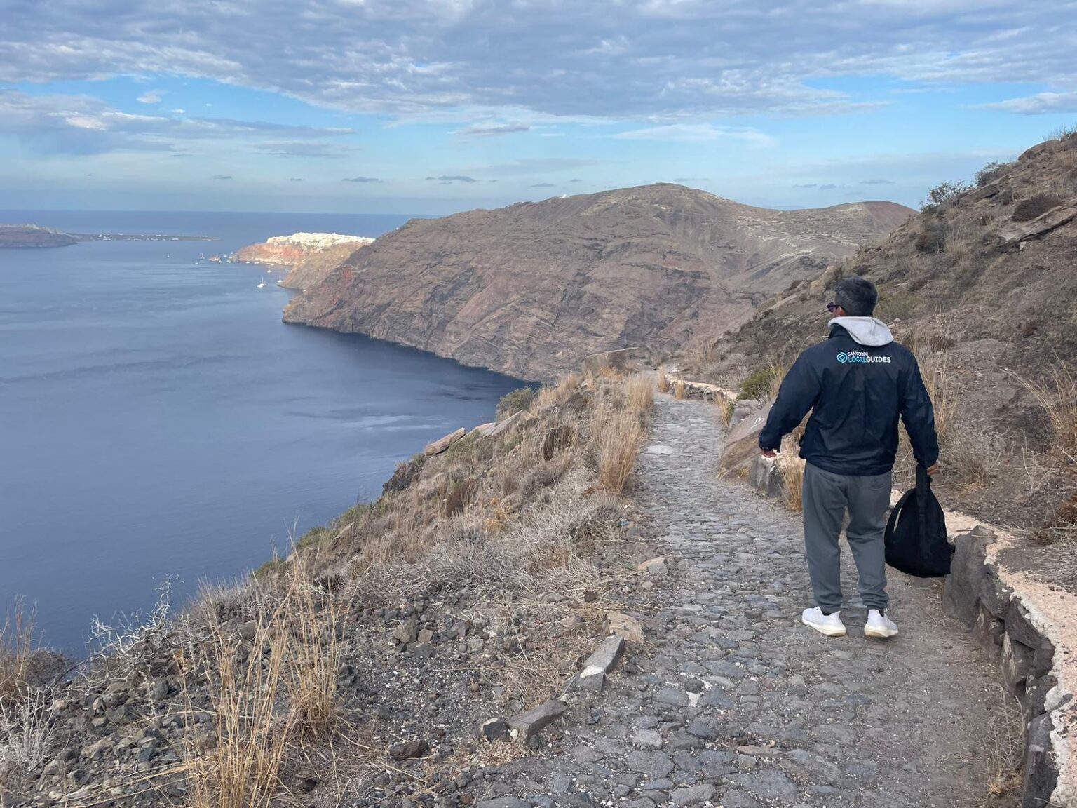 Hikers enjoying the Santorini caldera view while trekking from Fira to Oia