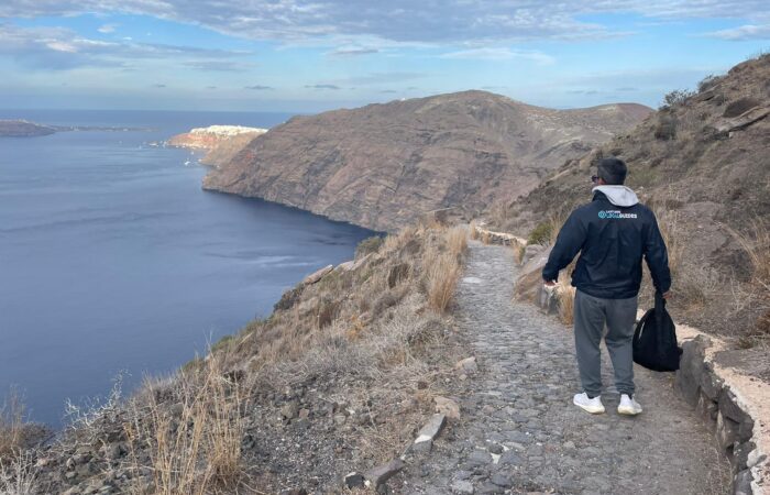 Hikers enjoying the Santorini caldera view while trekking from Fira to Oia