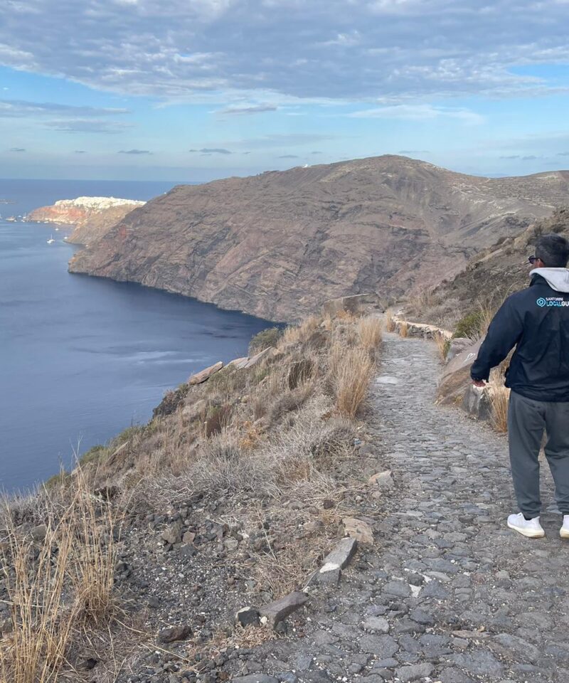Hikers enjoying the Santorini caldera view while trekking from Fira to Oia