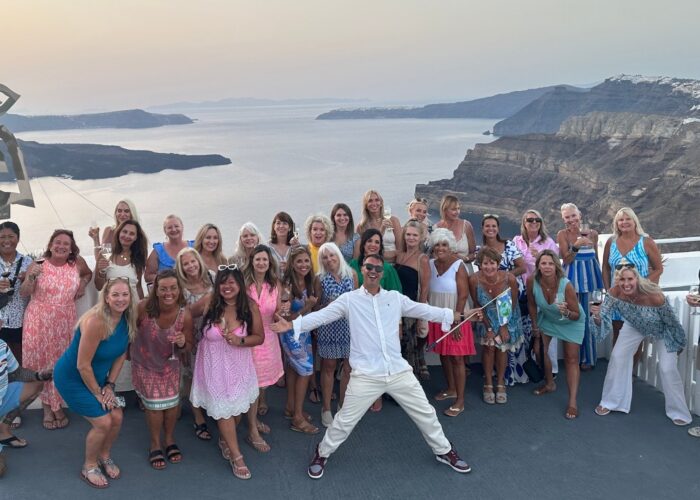 The best Santorini tours only with local guides!